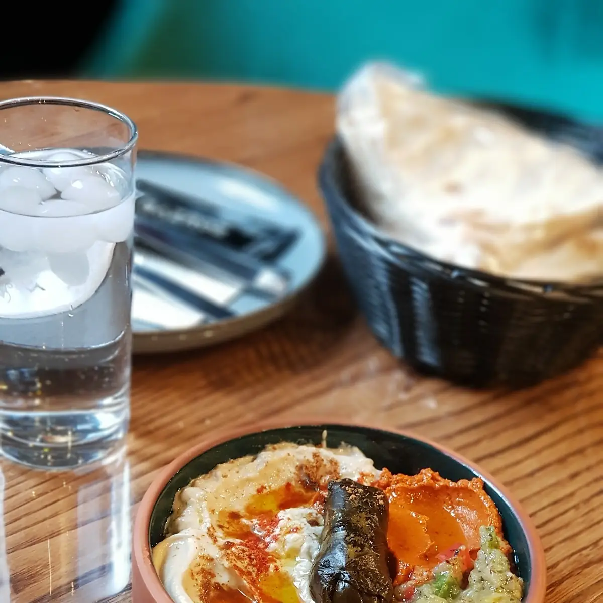 Reis In Weinblätter Und Hummus