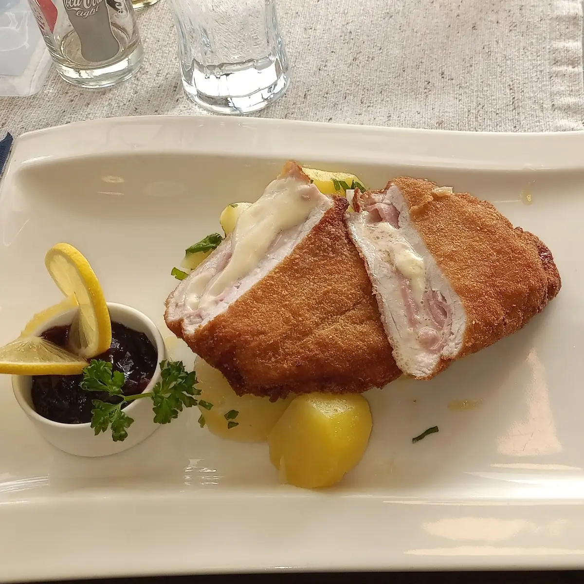 Cordon Bleu Mit Peterisilkartofeln