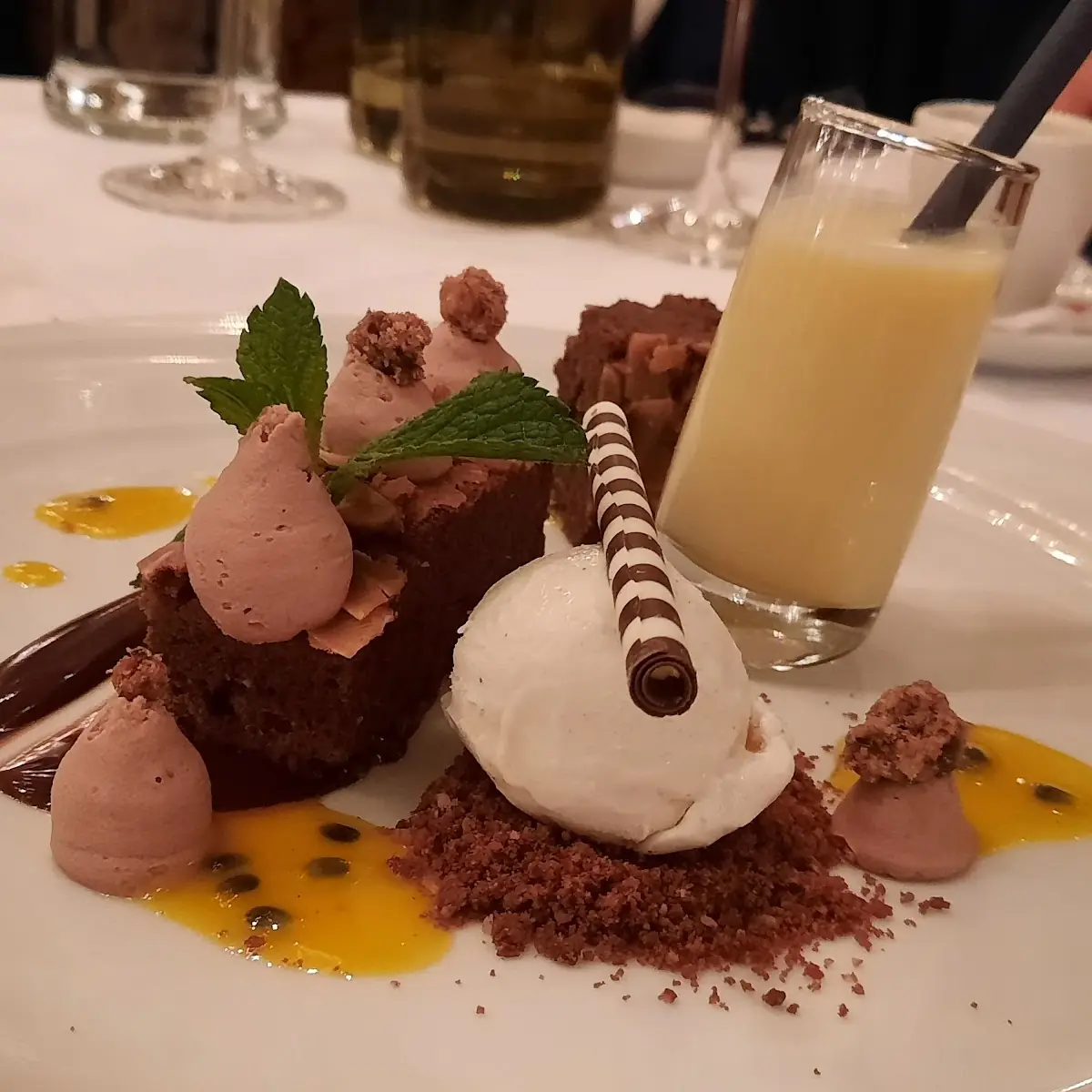 Schokobrownie Mit Tonkabohneneis U Maracujanektar