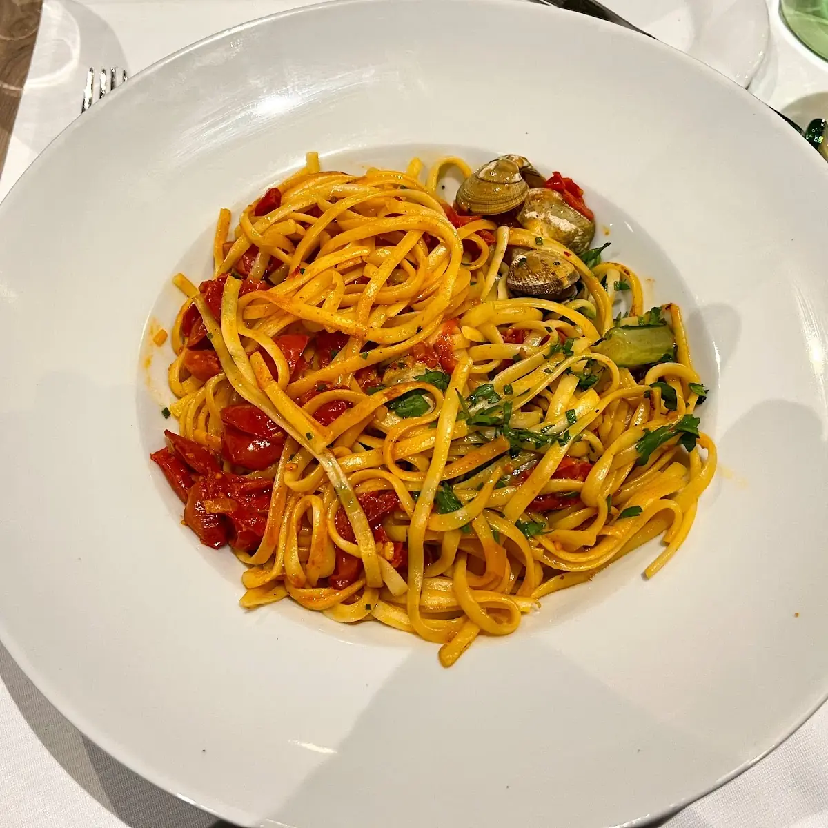 Linguine Mit Venusmuscheln San Marzano Tomaten Und Petersilie