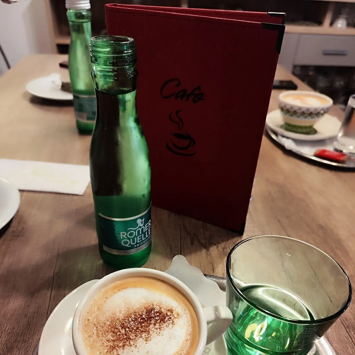 Cappuccino Mineralwasser