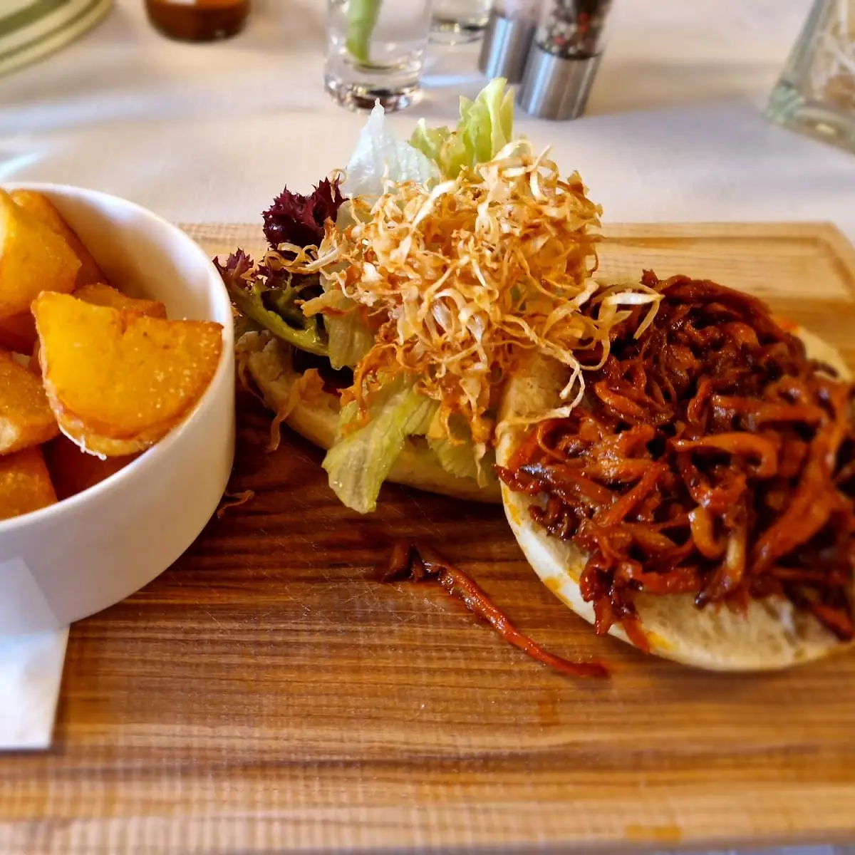 Vegan Pulled Pork Burger Aus Gerissenen Austernseitlingen
