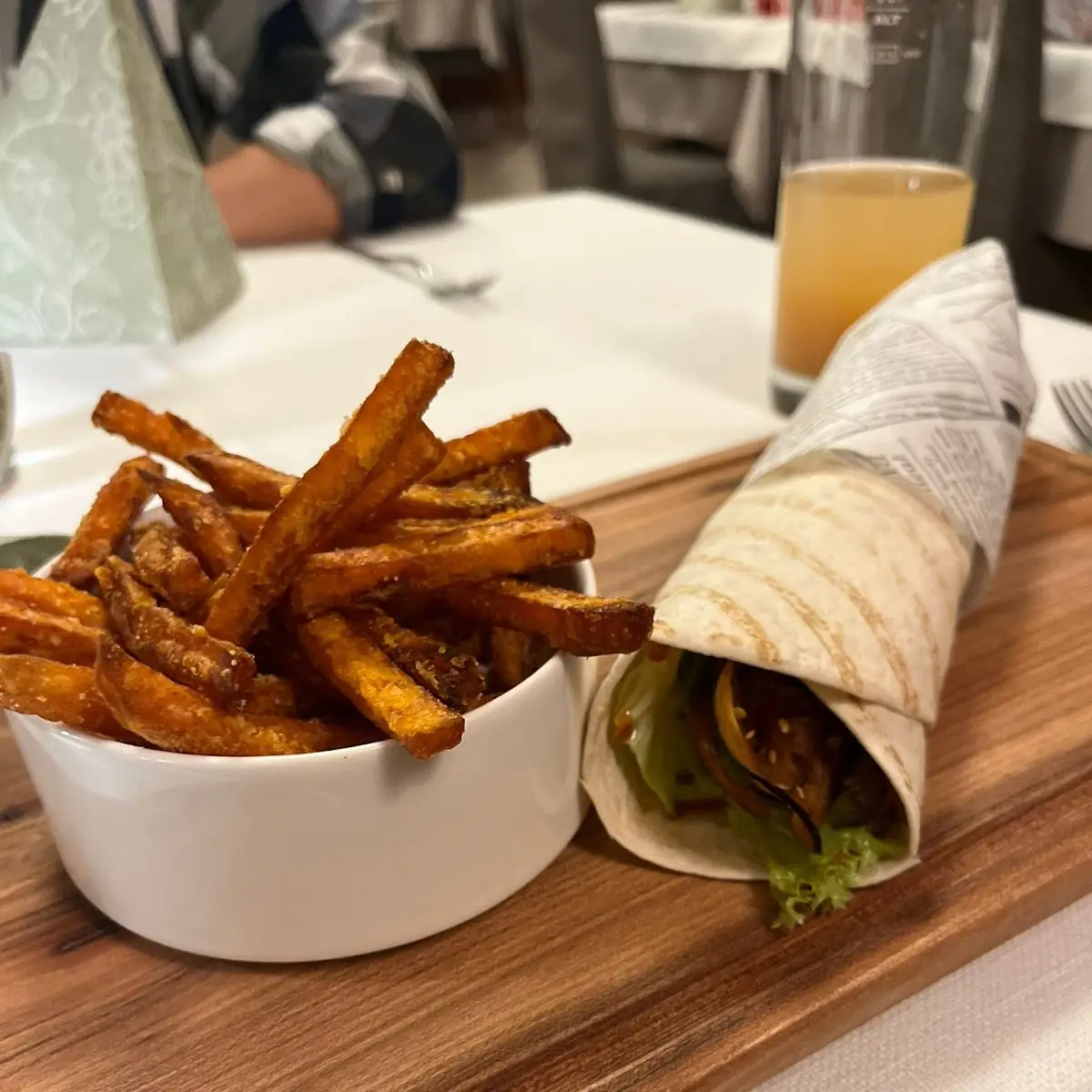 Veganer Wrap Mit Hausgemachten Pommes