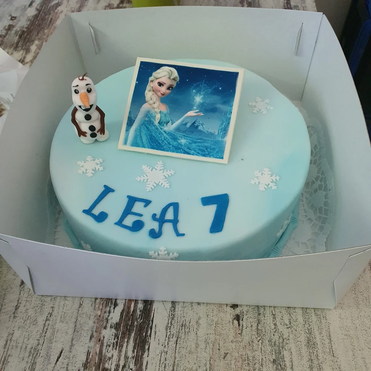 Eine Schokotorte Mit Fontand Überzogen