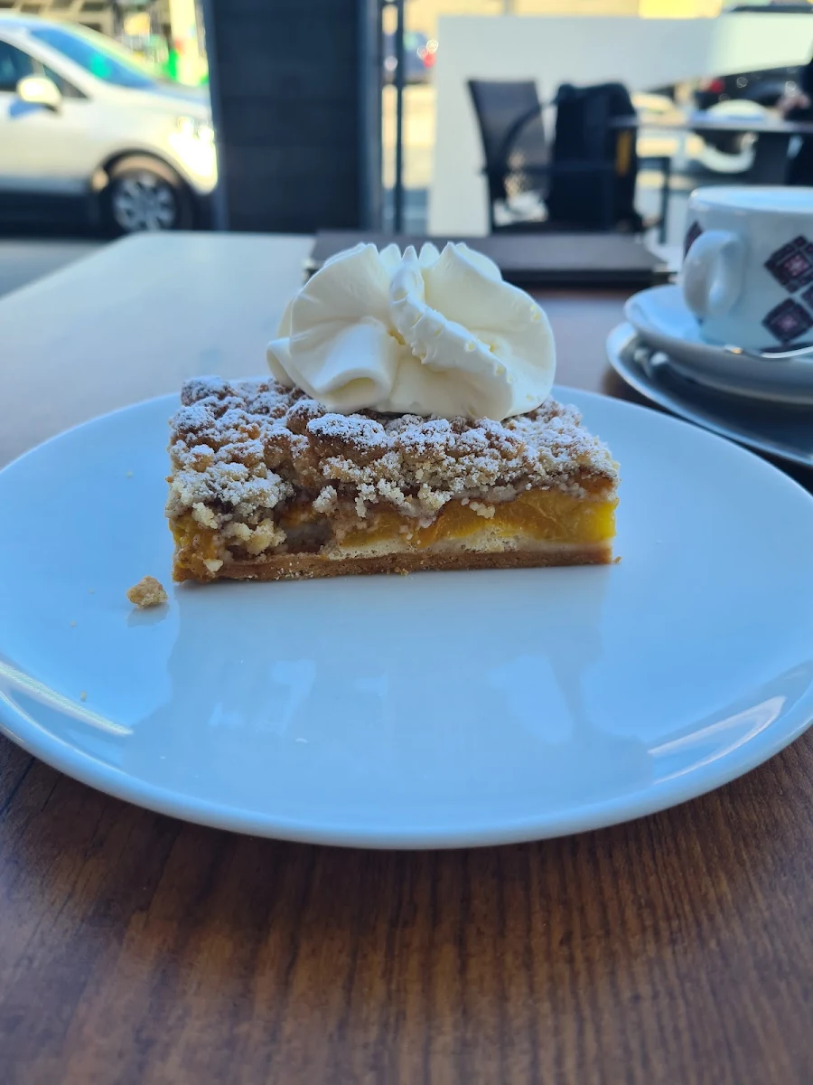Marillen-streuselkuchen