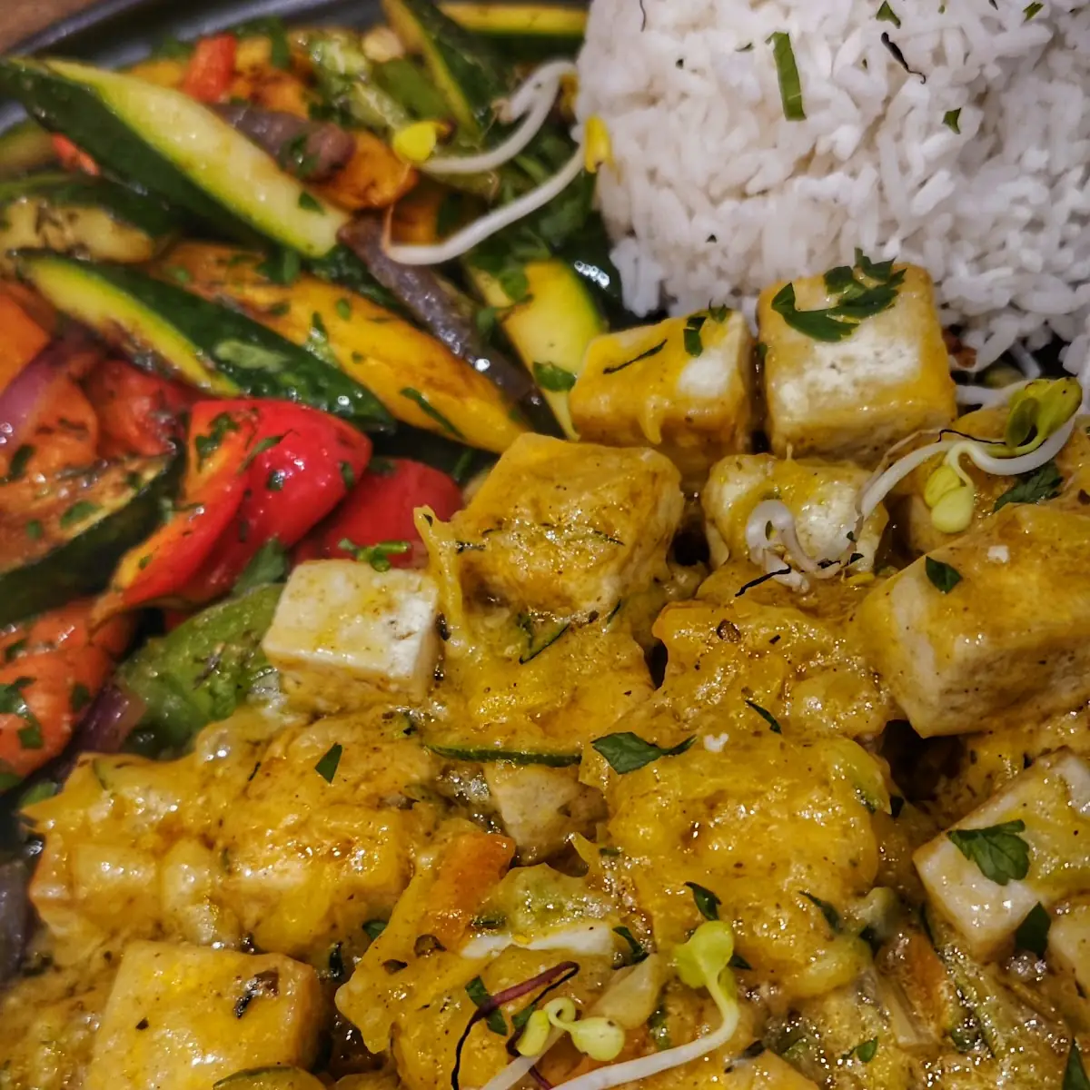 Gebratener Tofu Basmatireis