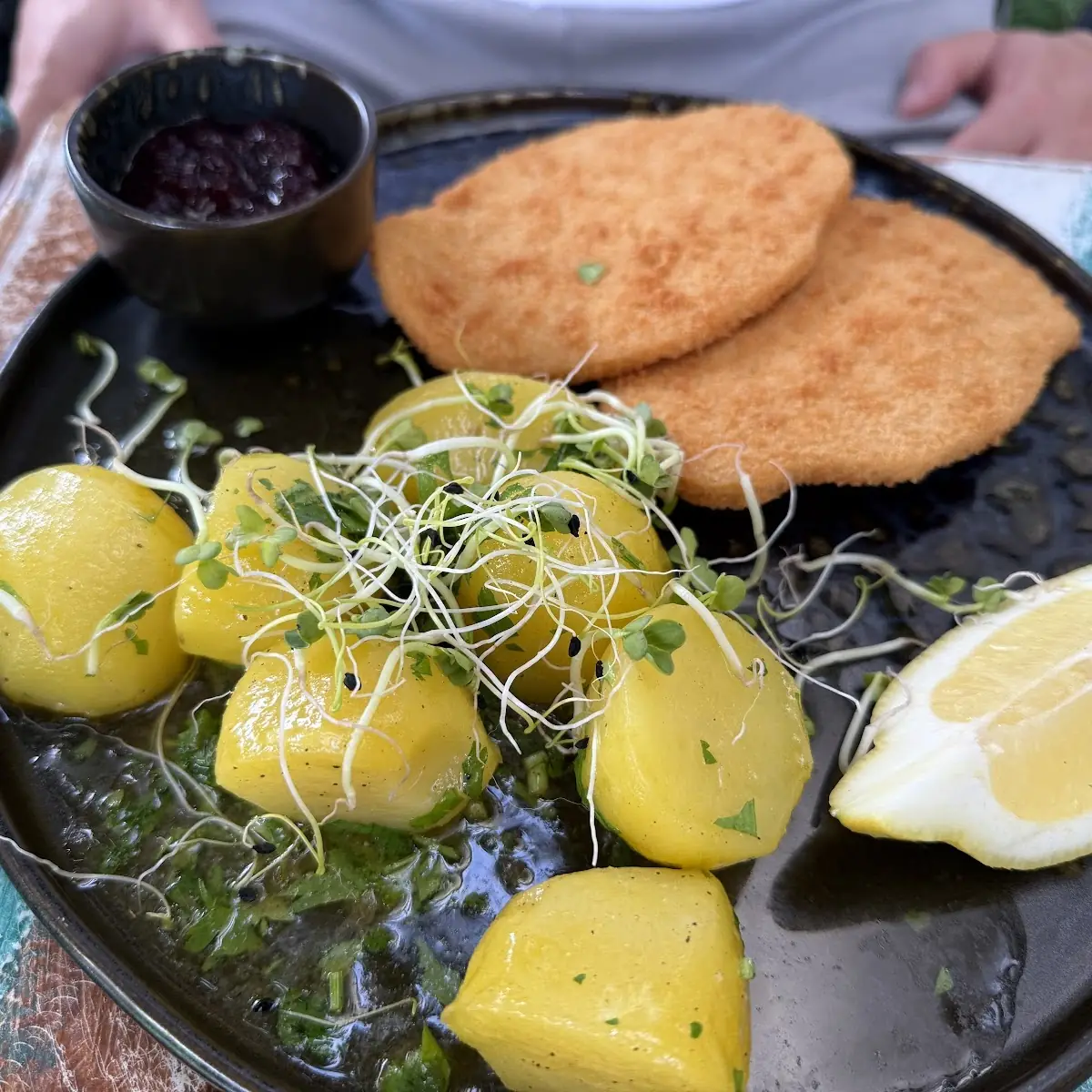 Veganes Schnitzel Mit Petersilerdäpfel