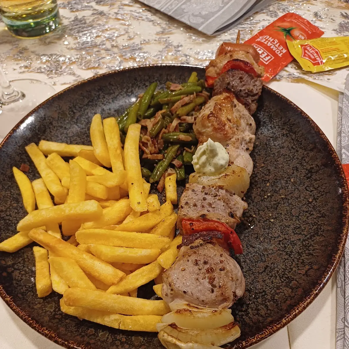 Filetspieß Mit Pommes