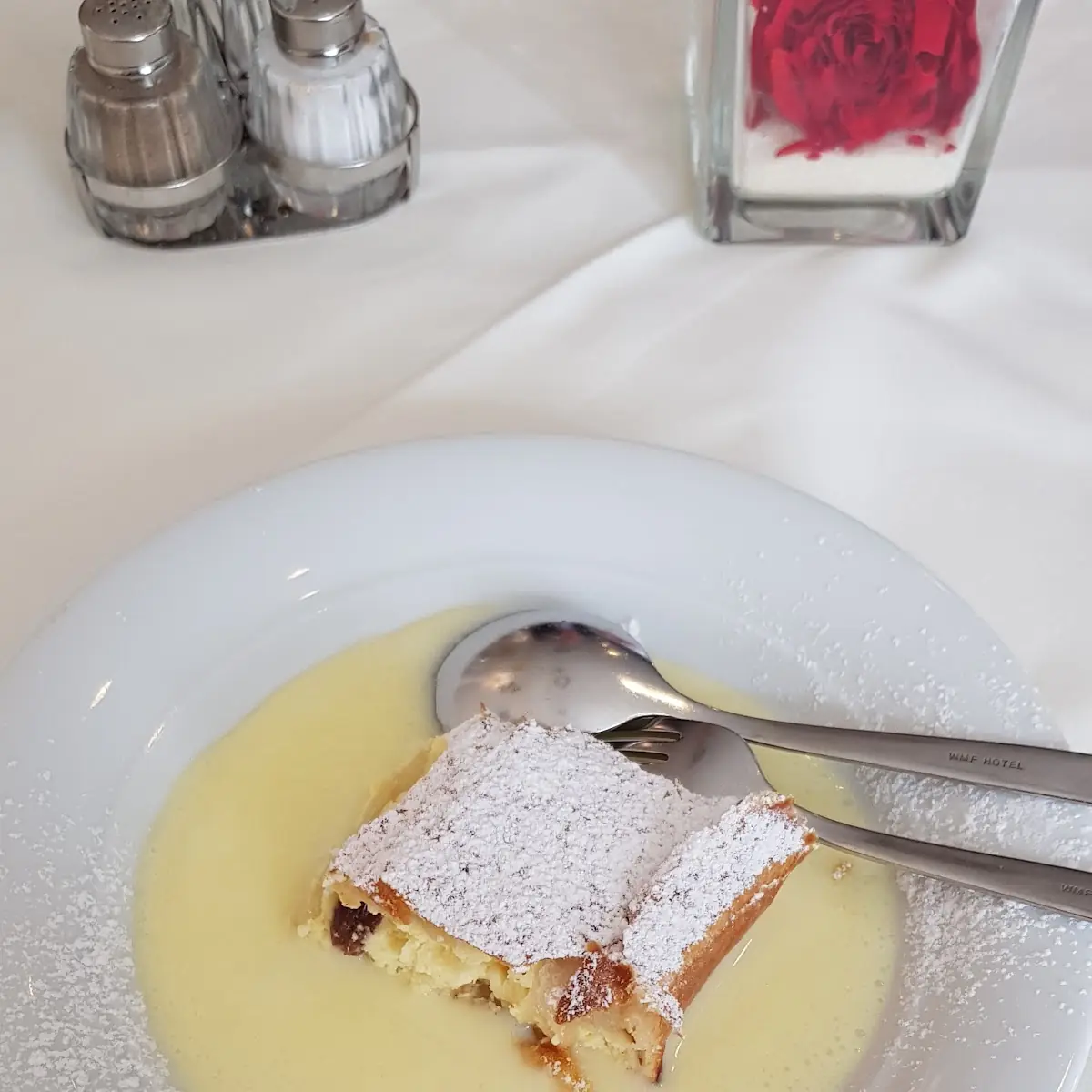 Topfenstrudel Mit Vanillepudding