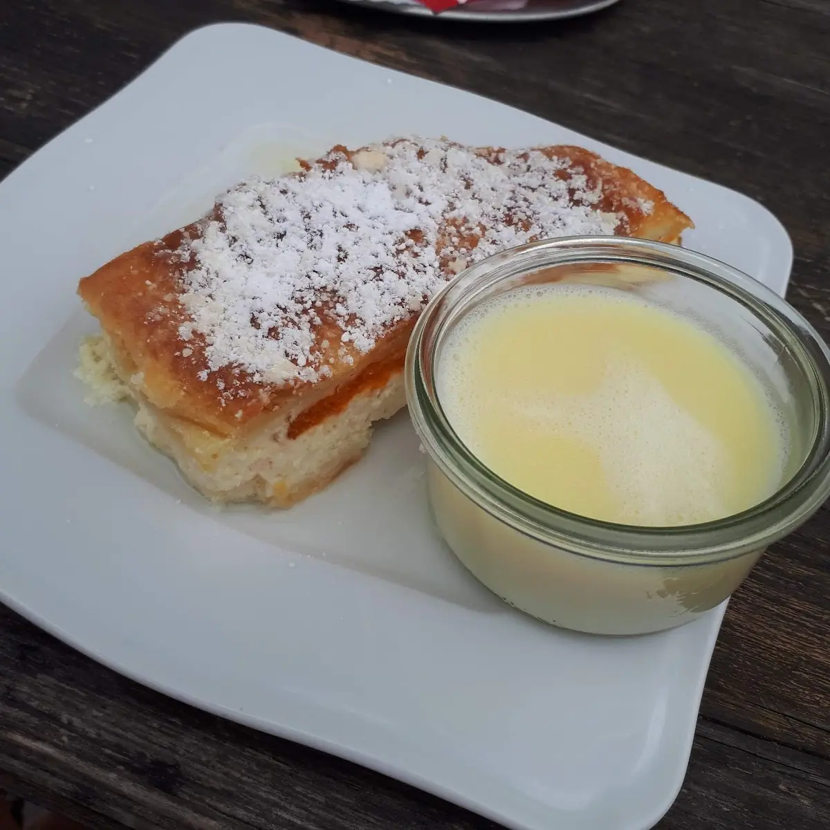 Marillentopfen Strudel Mit Vanillesoße