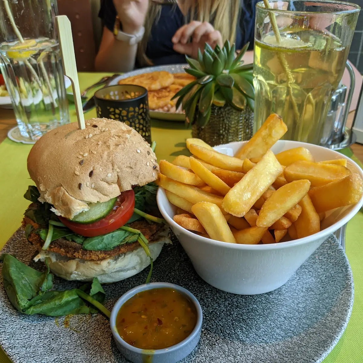 Hausschachen Burger Asia