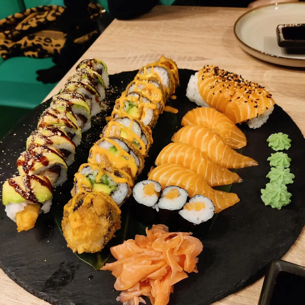 Rolls Und Sushi Sashimi