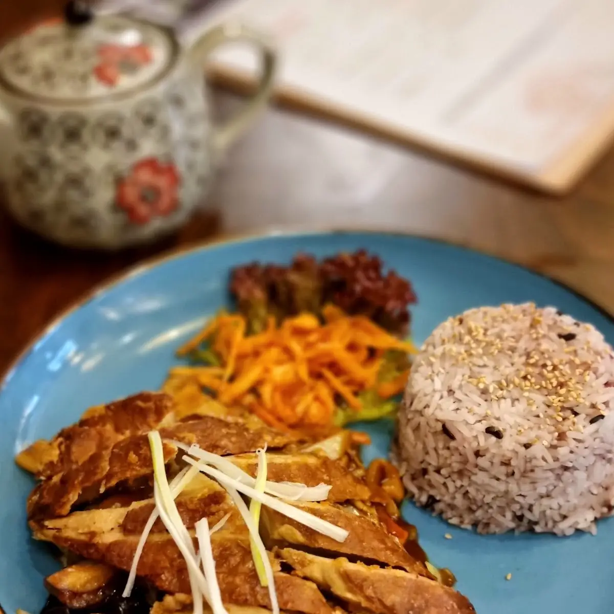 Vegane Knusprige Ente Mit Gemüse Und Reis