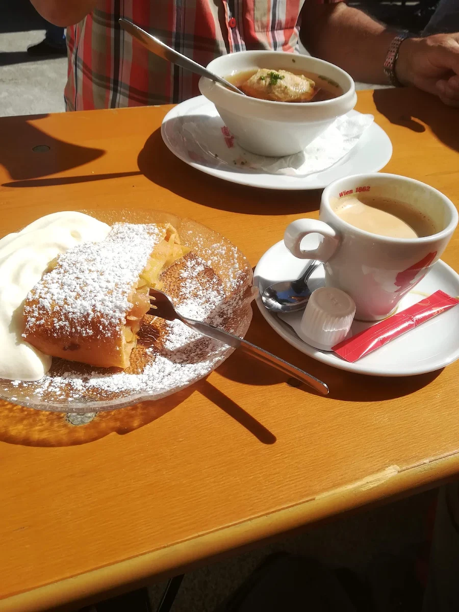 Feiner Kaiserschmarren Mit Apfelmus Frisch Gemacht