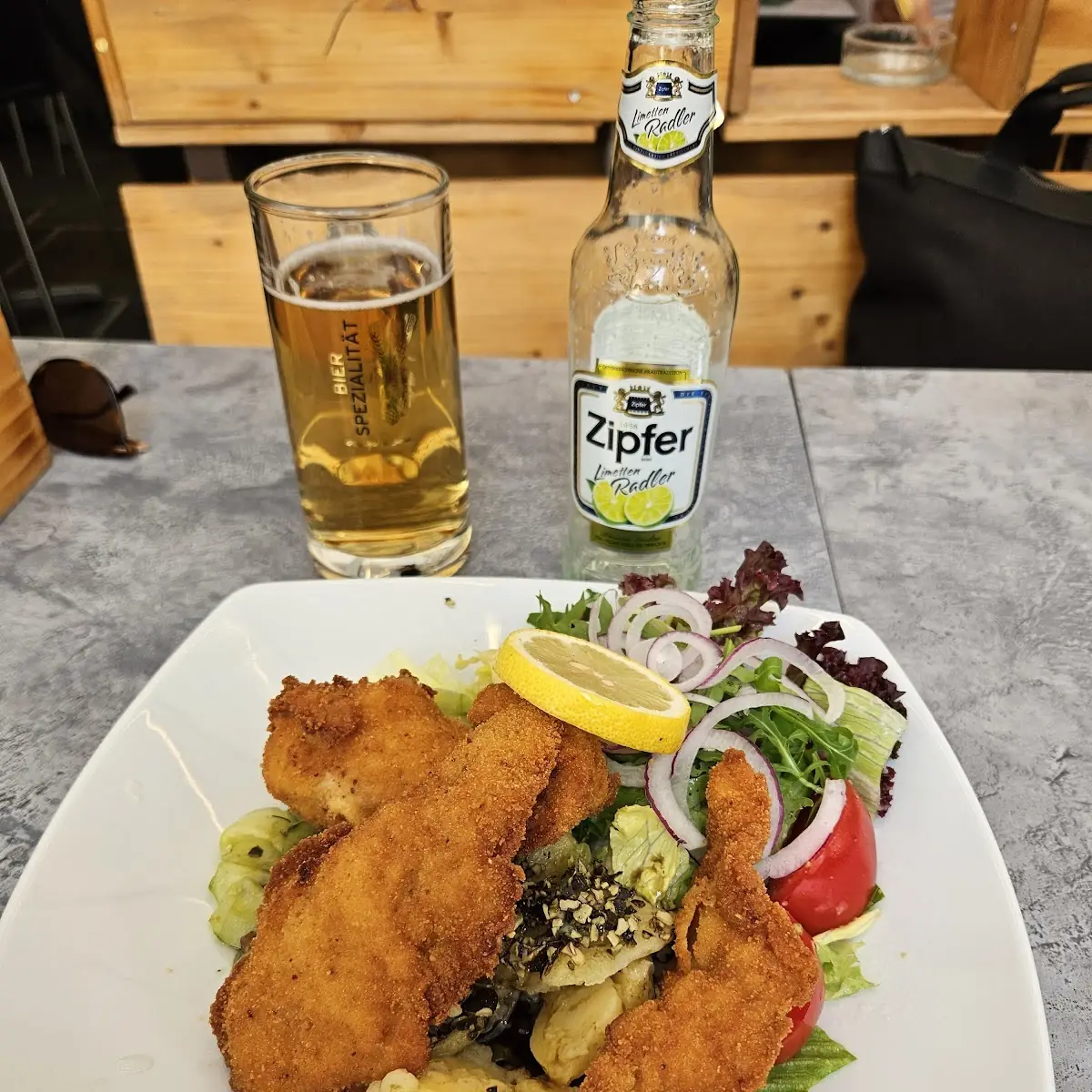 Backhendl Salat