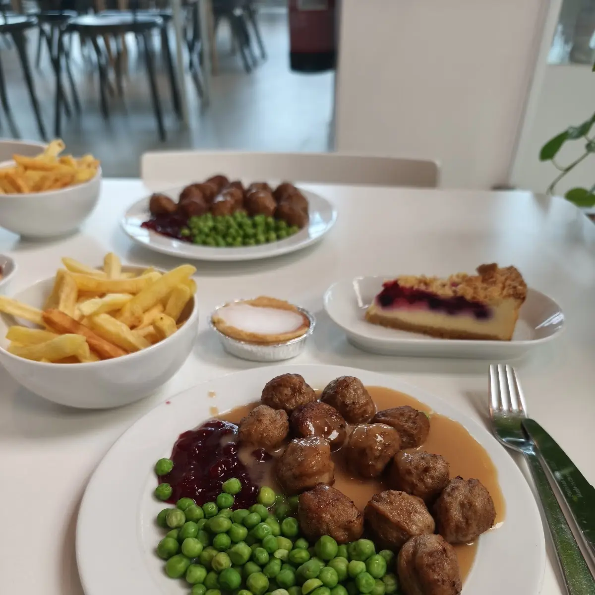 Köttbullar Mit Pommes Frites