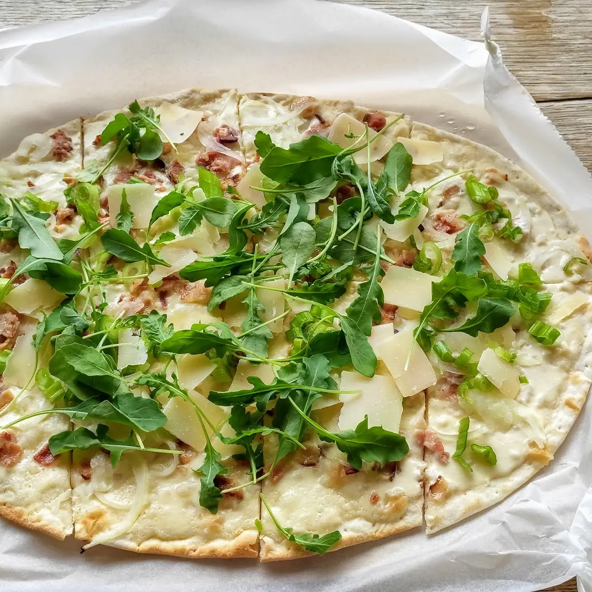 Flammkuchen Mit Speck Und Zwiebeln