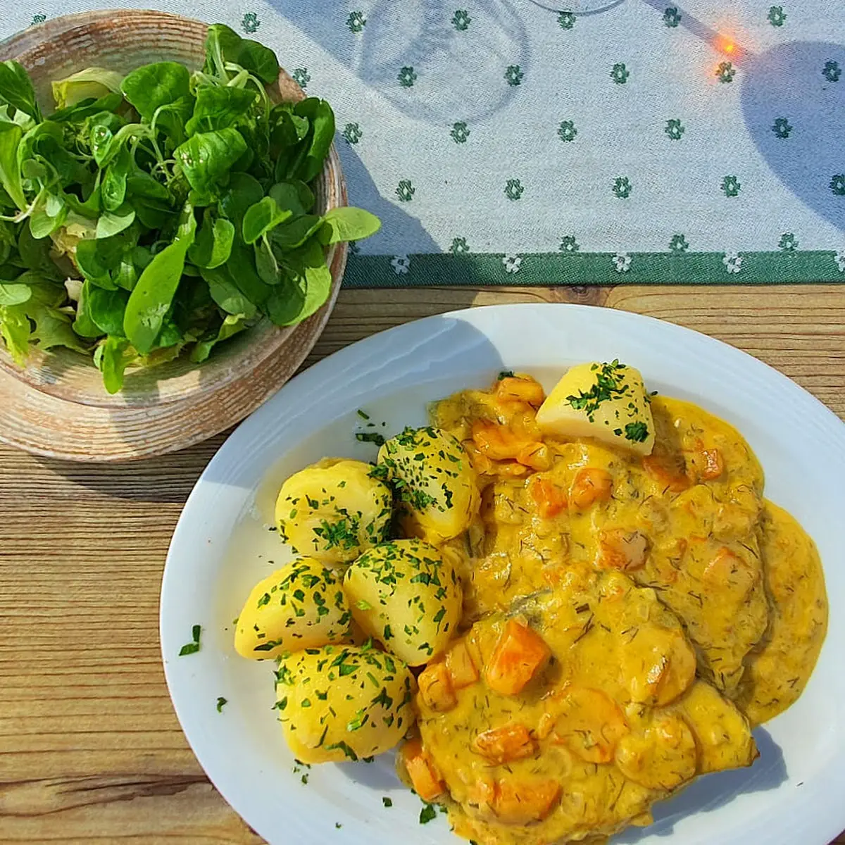 Gekochtes Rindfleisch Mit Kürbisgemüse Und Petersilkartoffeln
