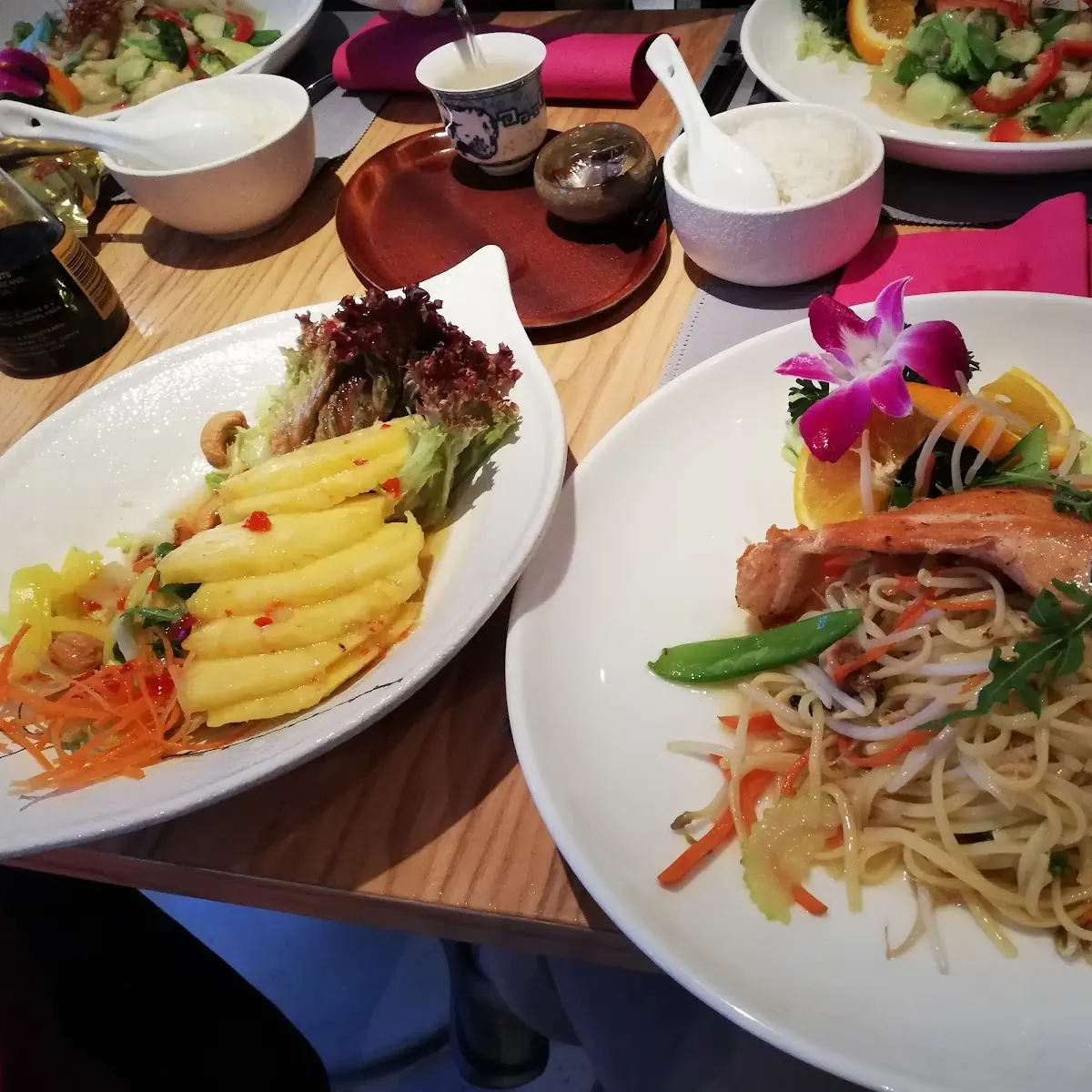 Lachs Mit Nudeln Und Gemüse