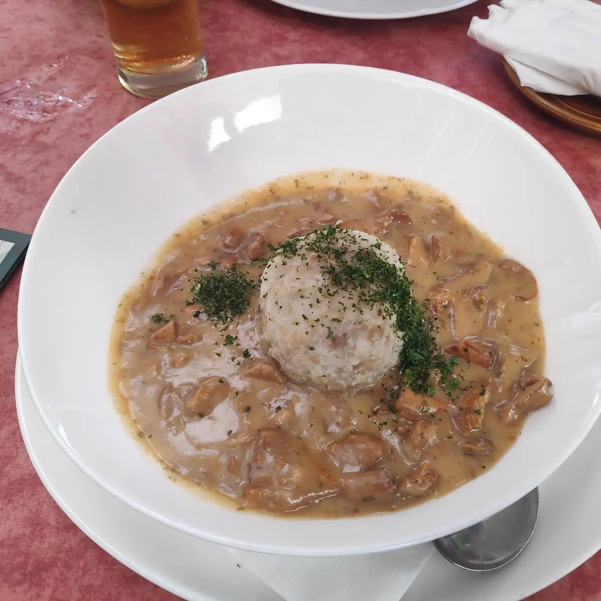 Eierschwammerlsauce Mit Knödel