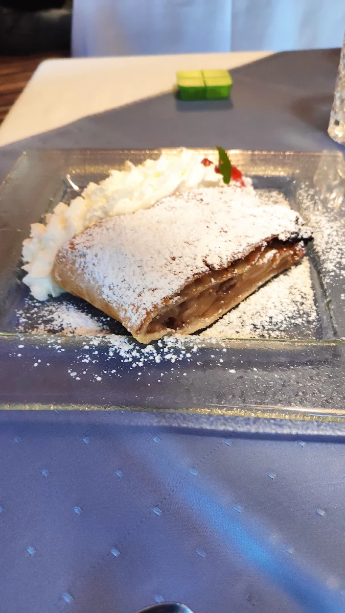 Strüdel Di Mele Con Panna