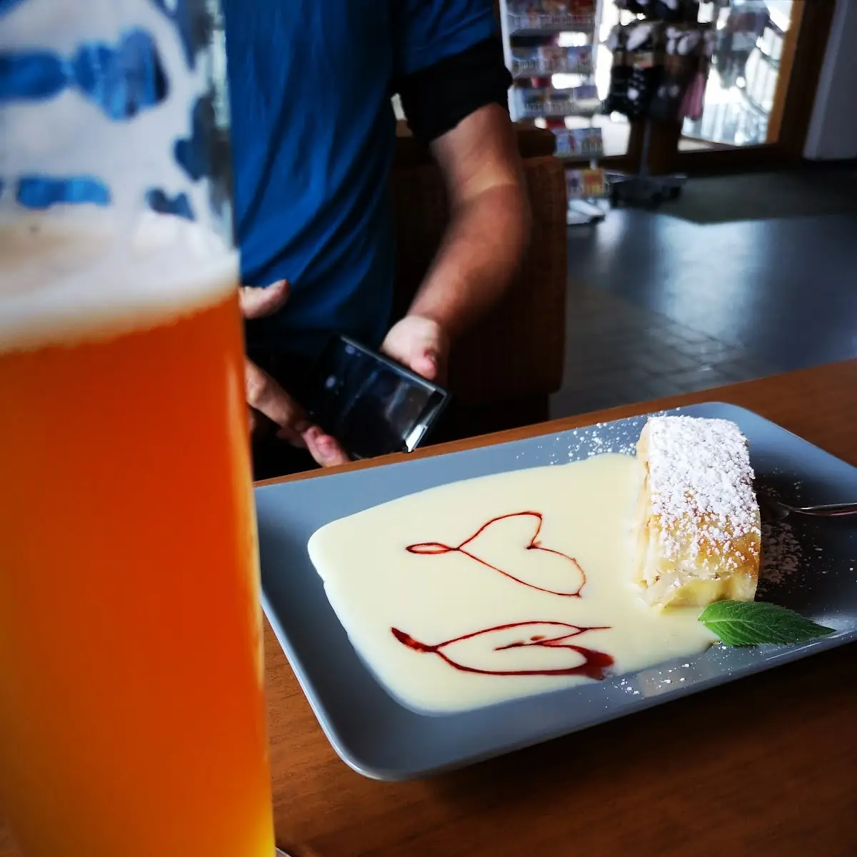 Apfelstrudel Mit Vanillesauce
