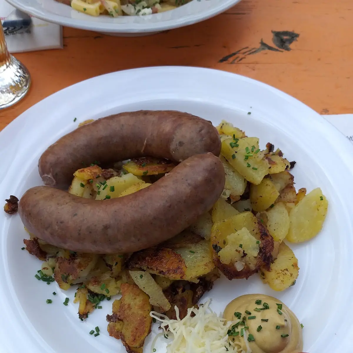 Hauswurst Mit Röstkartoffeln