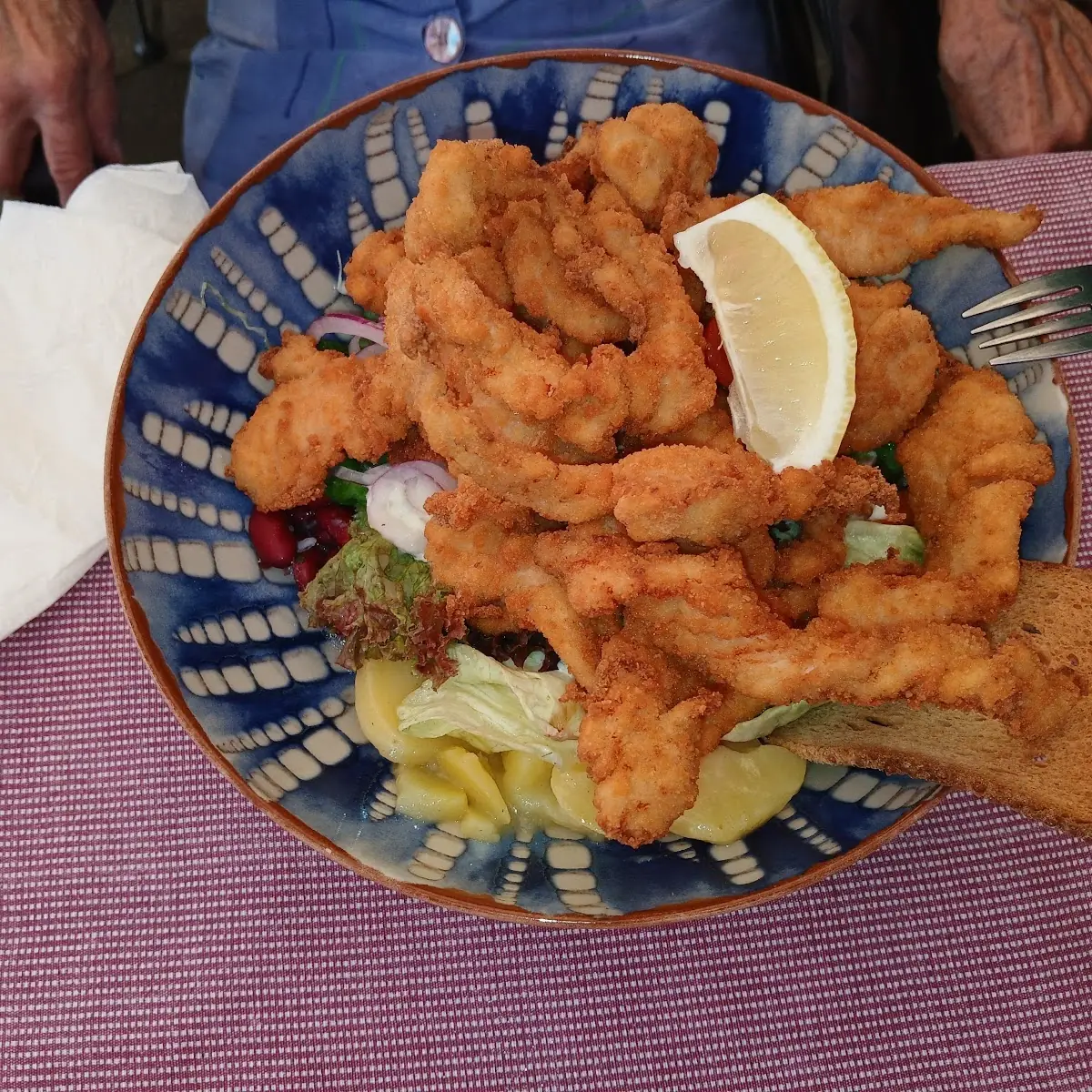 Hühnerbruststücke Auf Salat