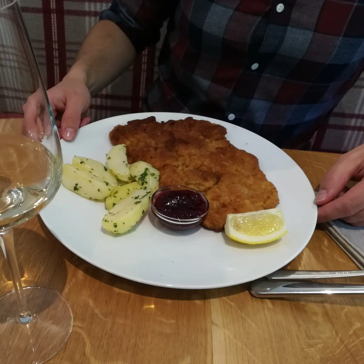 Kalbswiener Mit Petersilienkartoffeln
