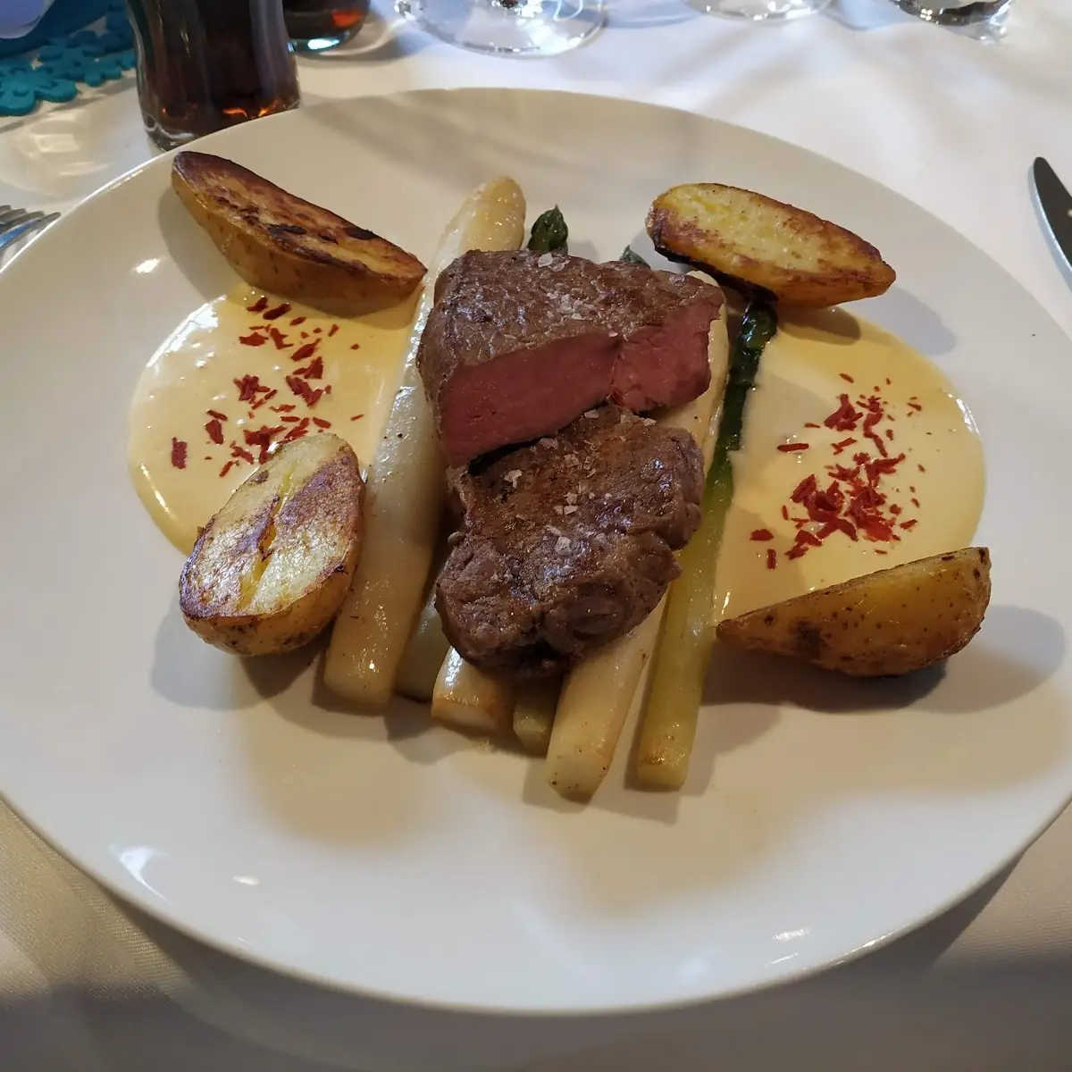 Steak Mit Kartoffeln Und Spargel