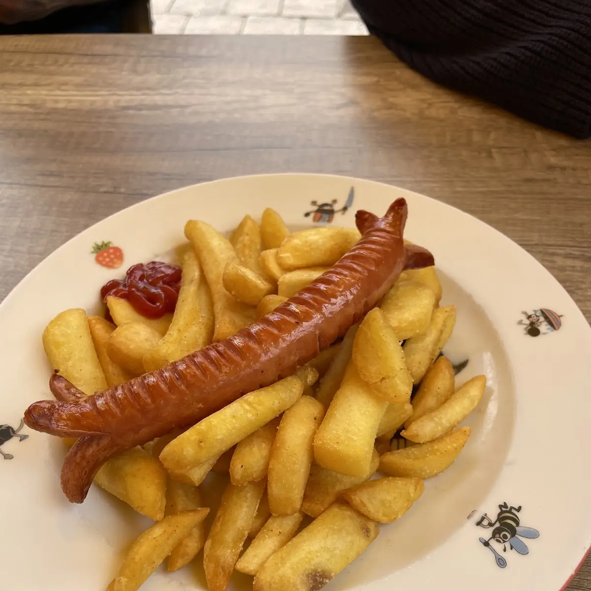 Wurst Mit Pommes