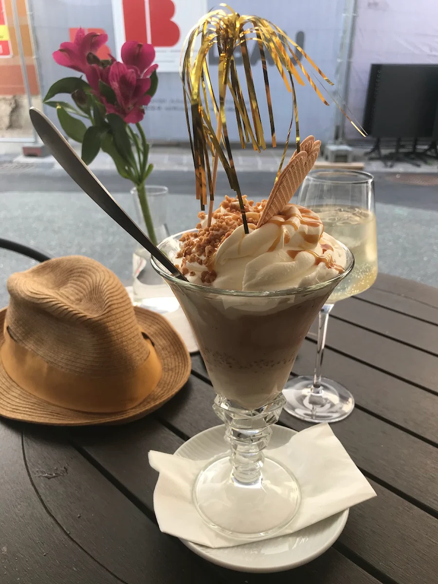 Nusseisbecher