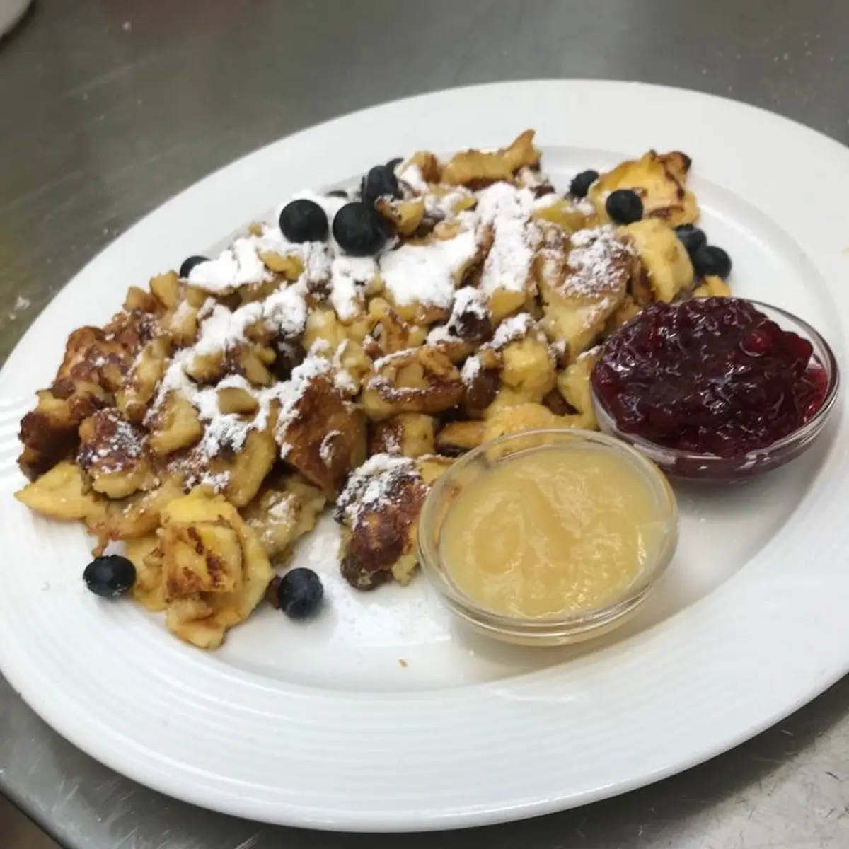 Kaiserschmarrn Mit Preiselbeeren Und Apfelmus