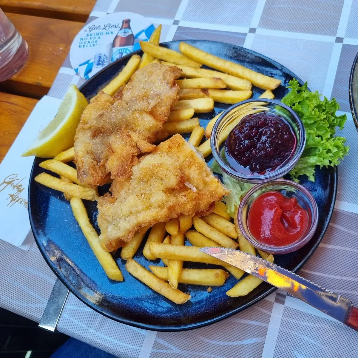 Putenschnitzel M Pommes
