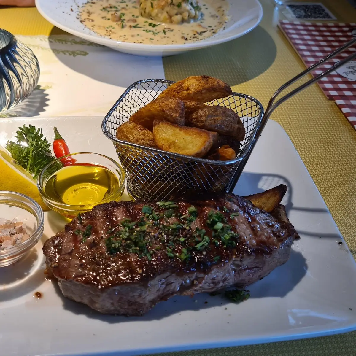 Rinderrückensteaks Mit Bauernfritten