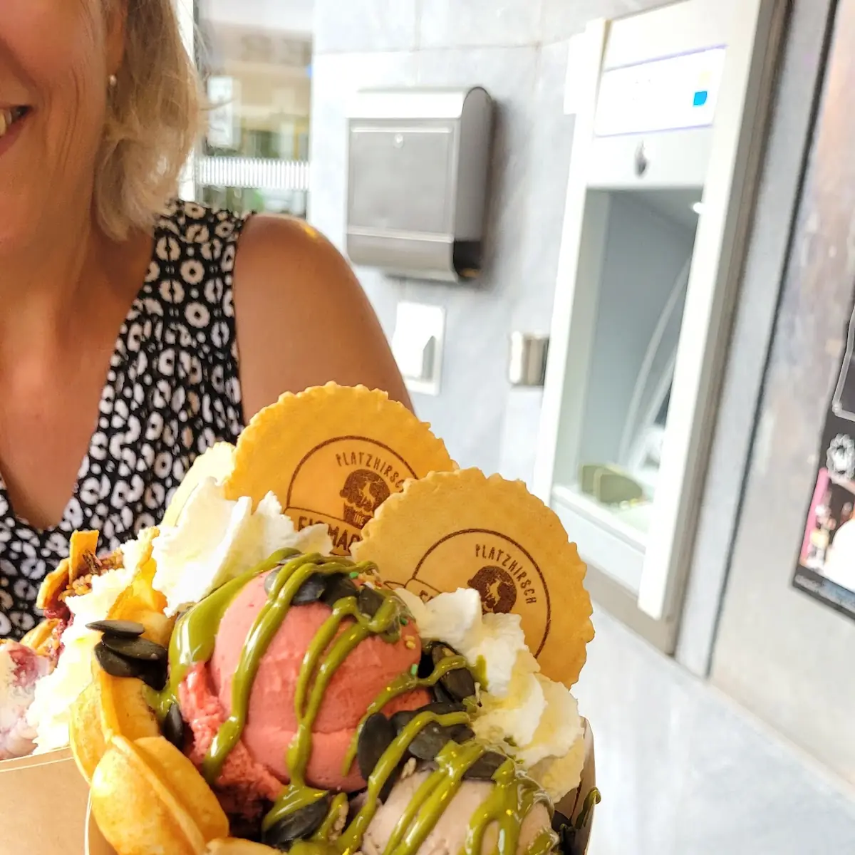 Bubble Waffel Mit Zwei Kugeln Eis