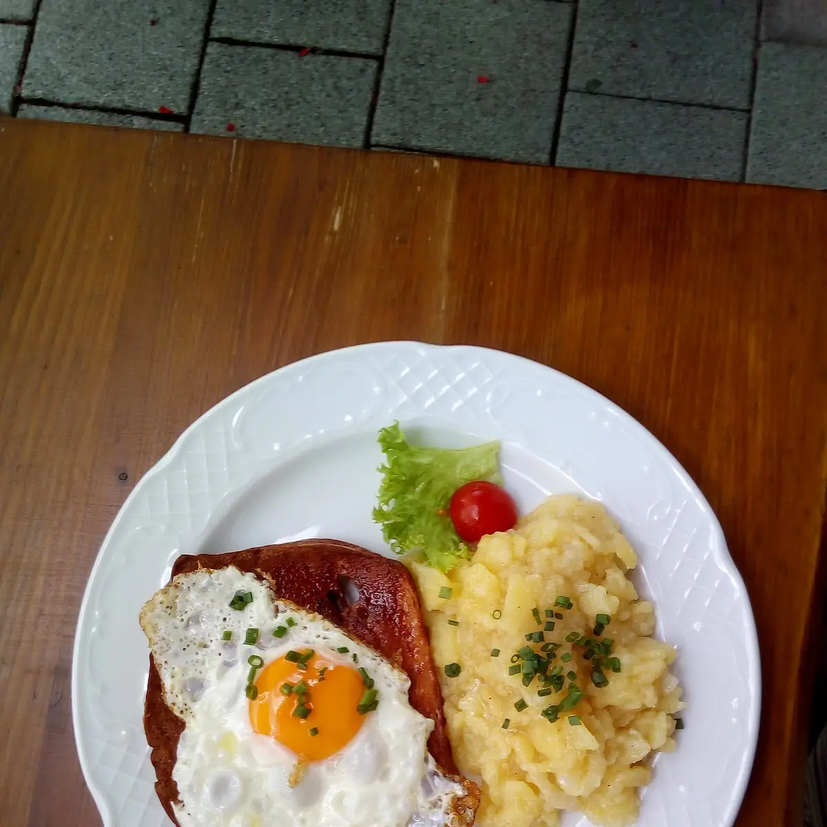 Leberkäse Mit Spiegelei Und Kastoffelsalat