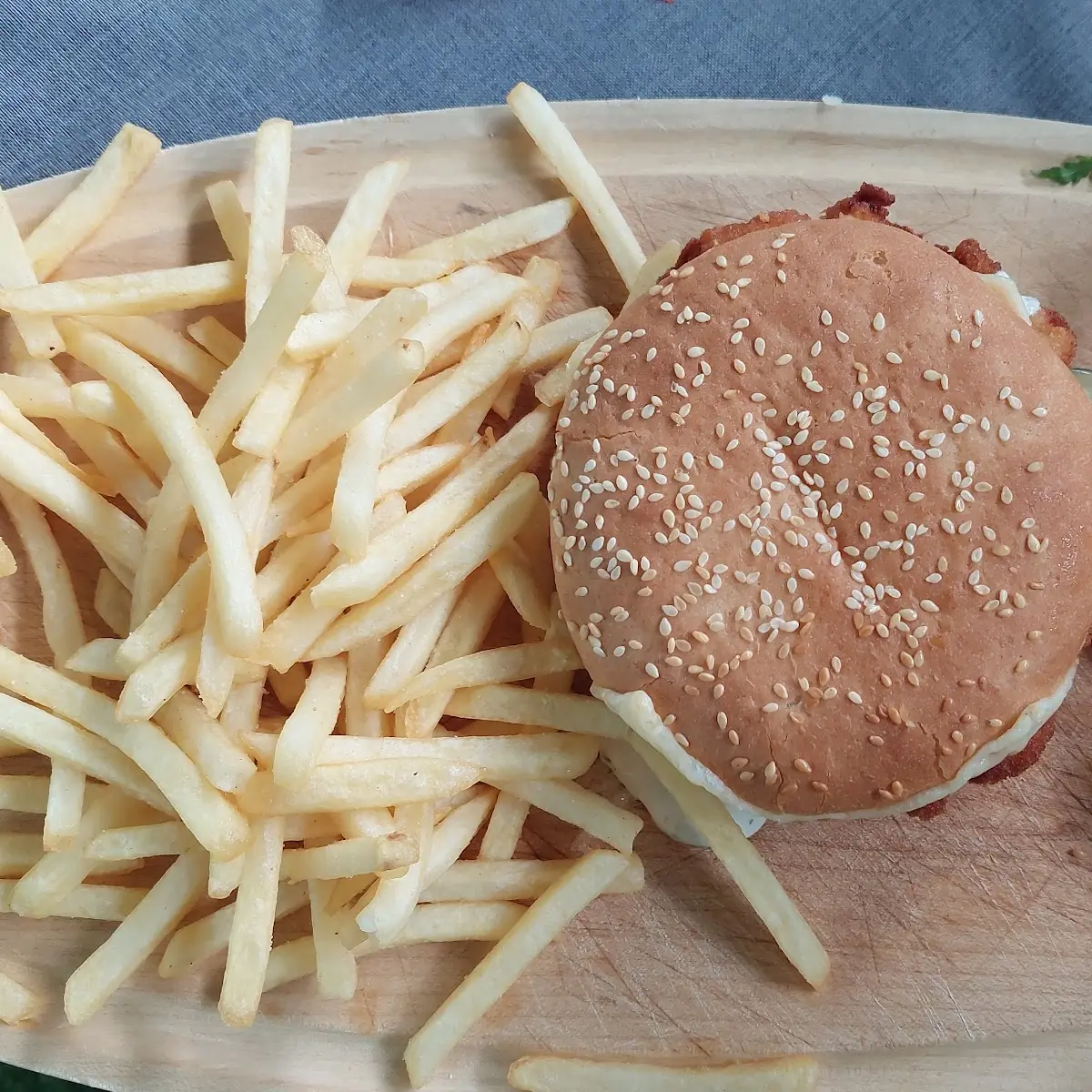 Chickenburger, KIWI Restaurant