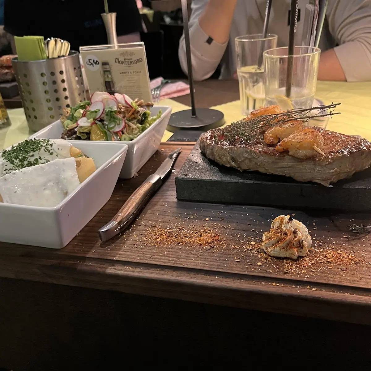 Highlights, KIWI Restaurant