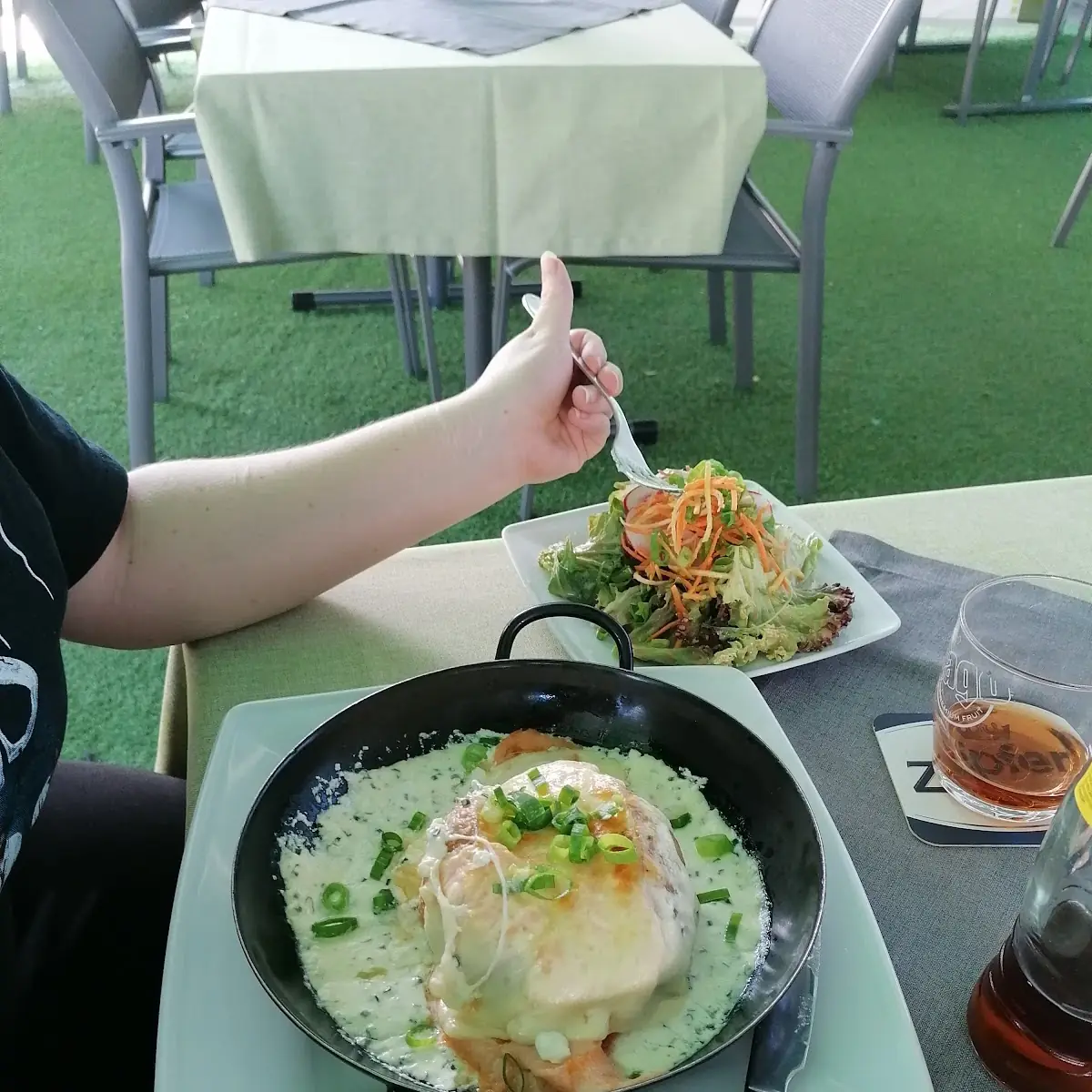 Ofenkartoffel Mit Hähnchen, KIWI Restaurant