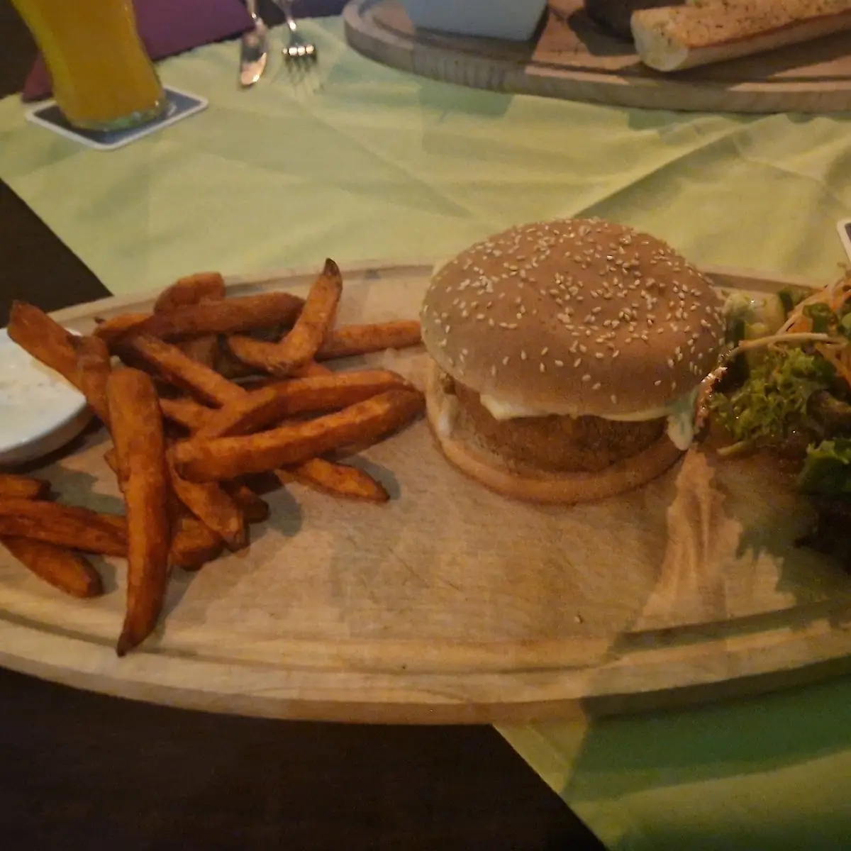 Vegetarisch Burger, KIWI Restaurant
