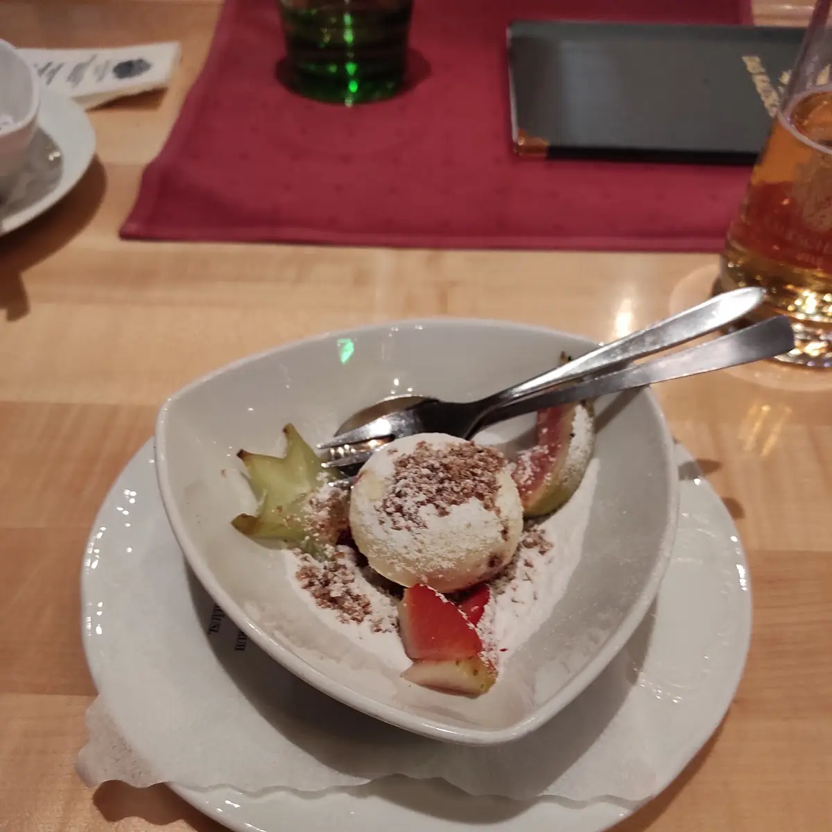 Nachspeise Vanilleeis Mit Soße