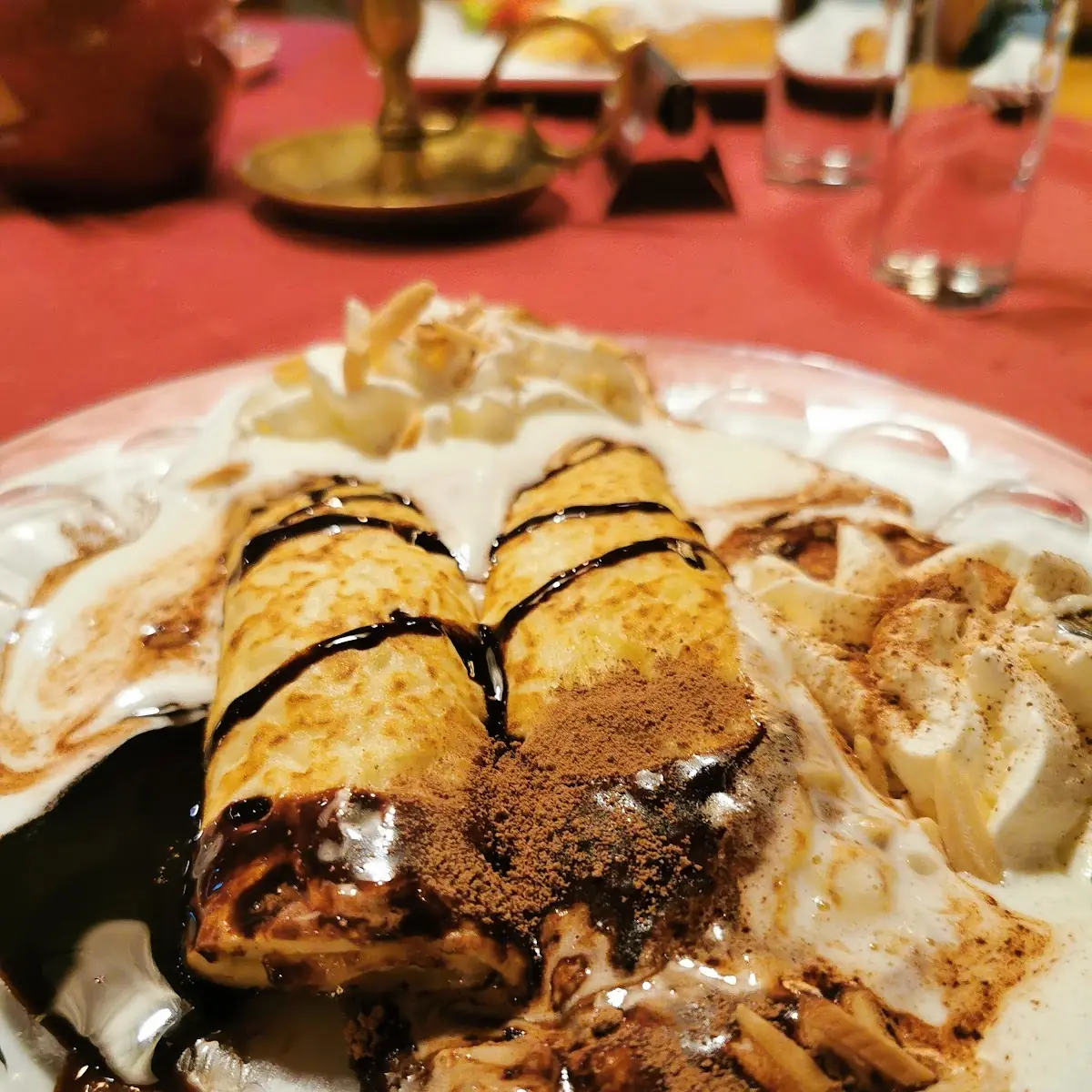Topfenpalatschinken Mit Schokosauce