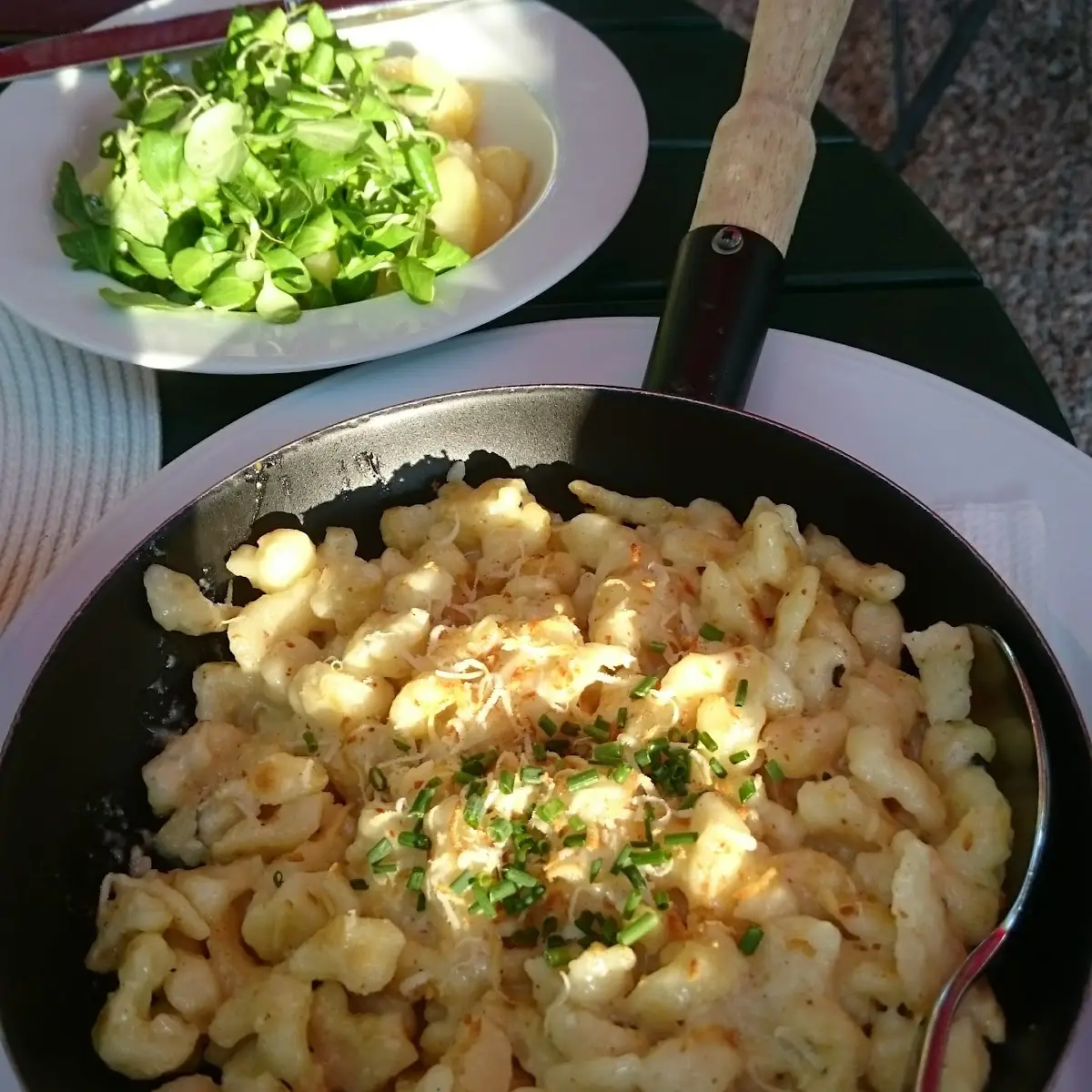 Pinzgauer Kaspressknödel Mit Erdäpfelsalat