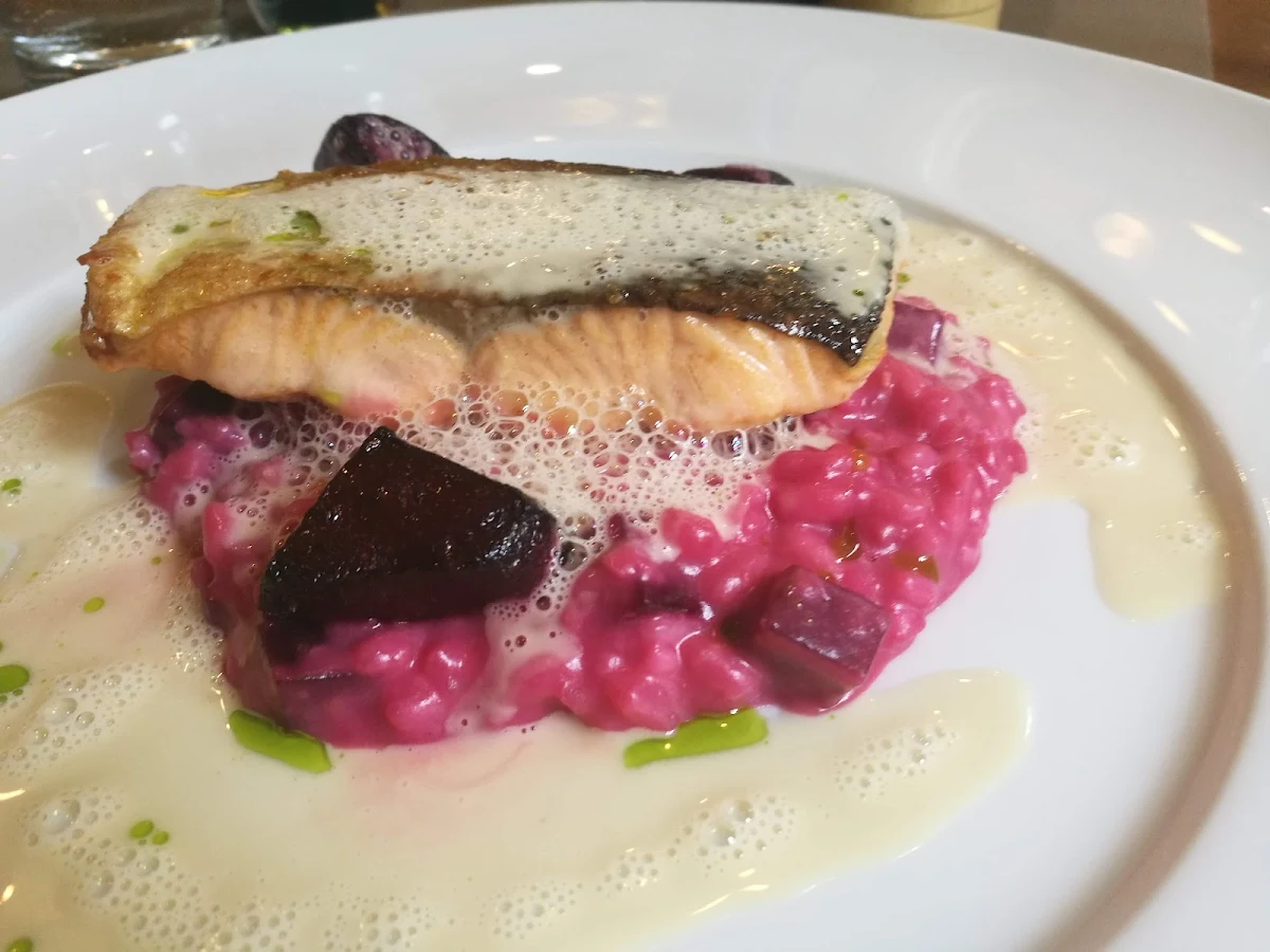 Lachsfilet Auf Rote Rübenrisotto