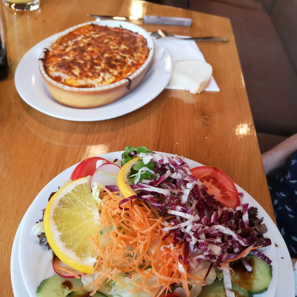Gemischter Salat Und Lasagne
