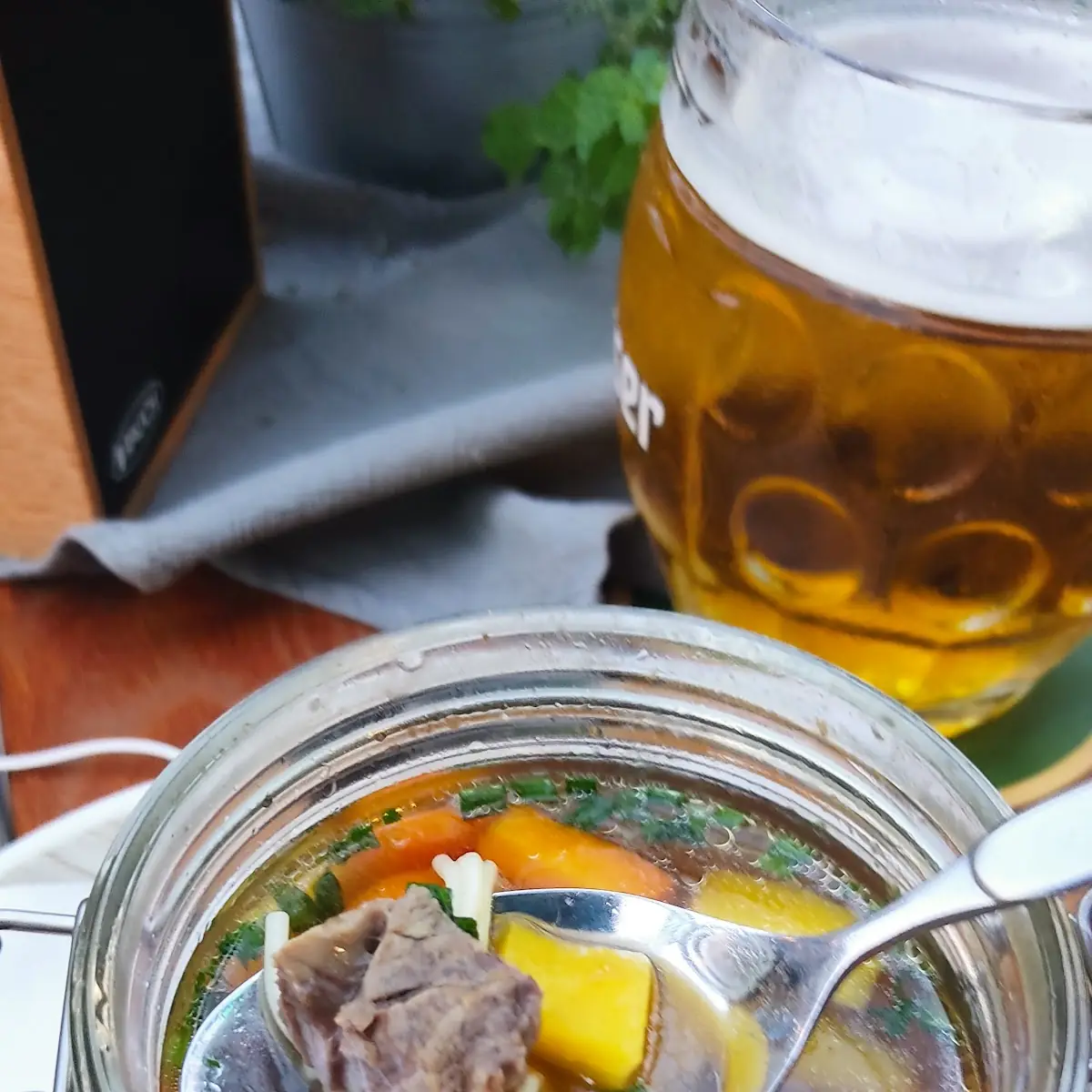 Kräftige Rindsuppe
