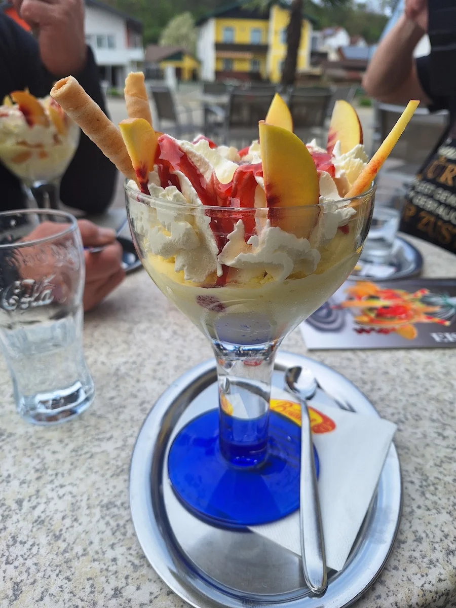 Erdbeerbecher