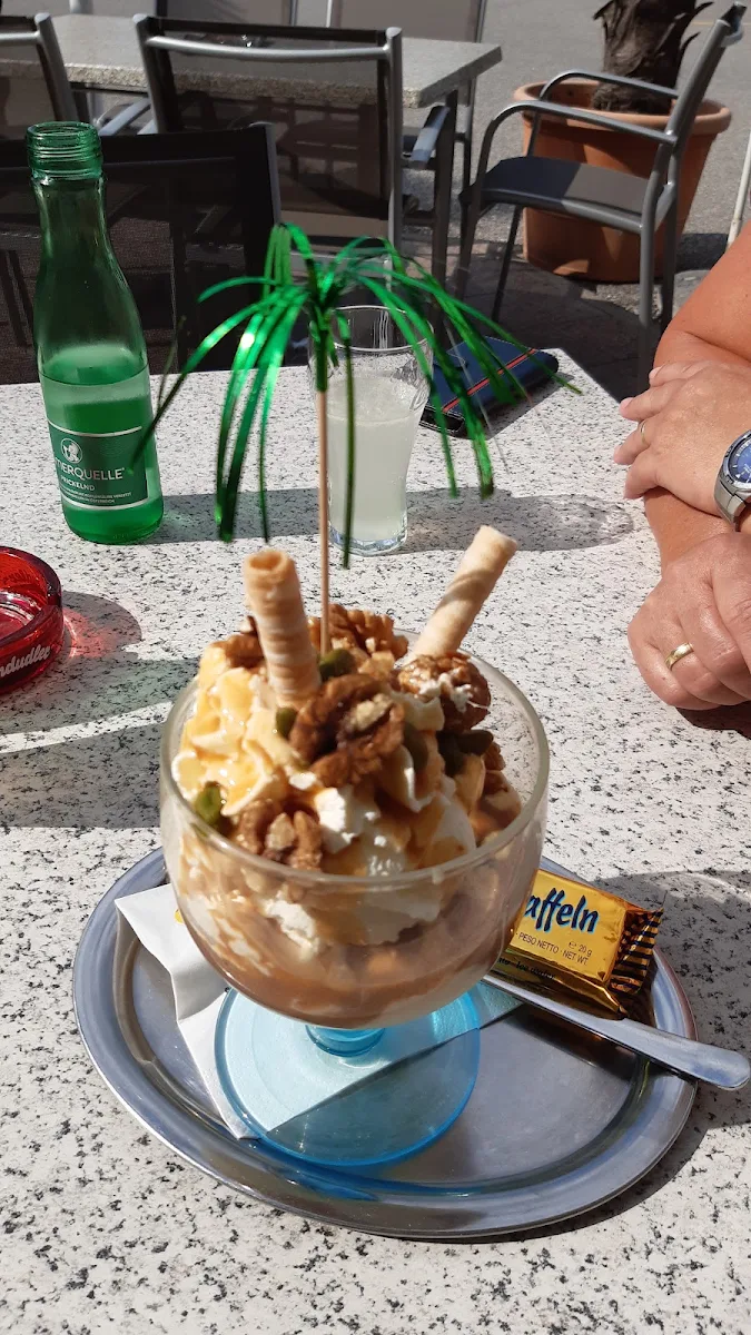 Nussbecher
