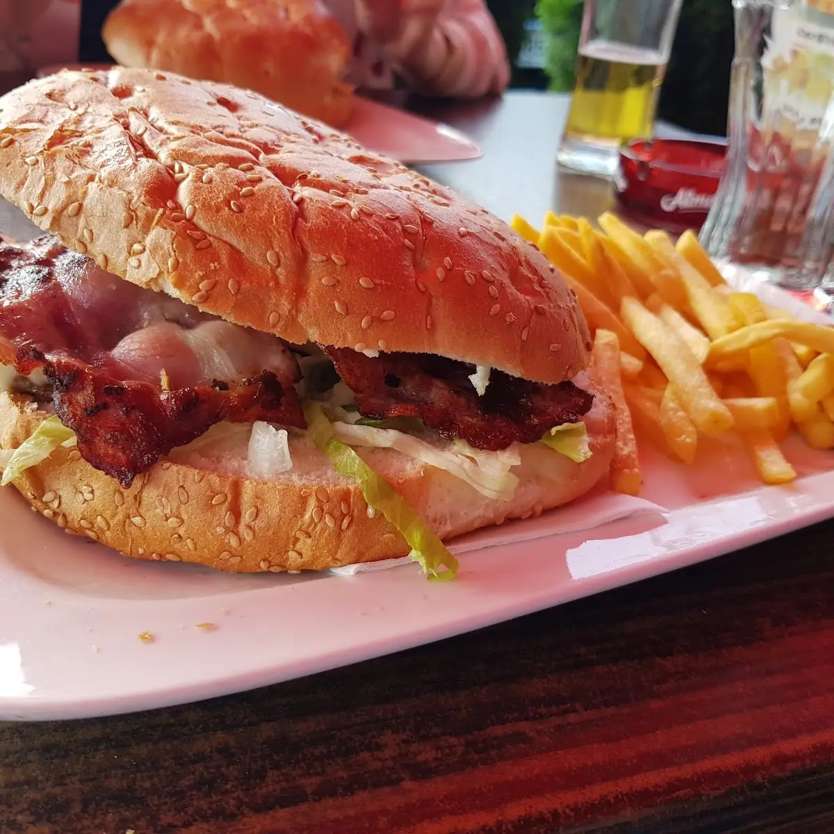 Burger Mit Pommes